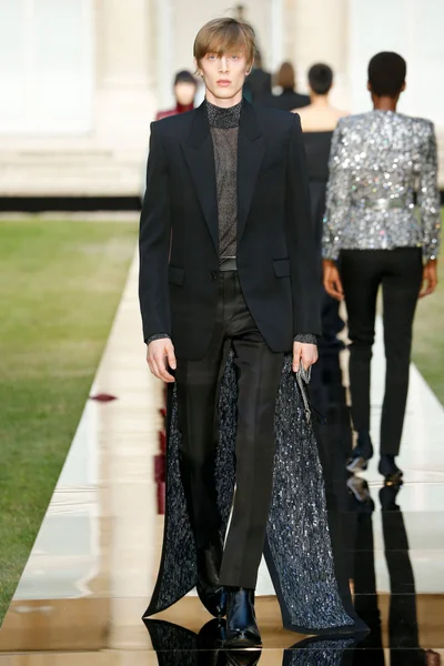 Look 24
